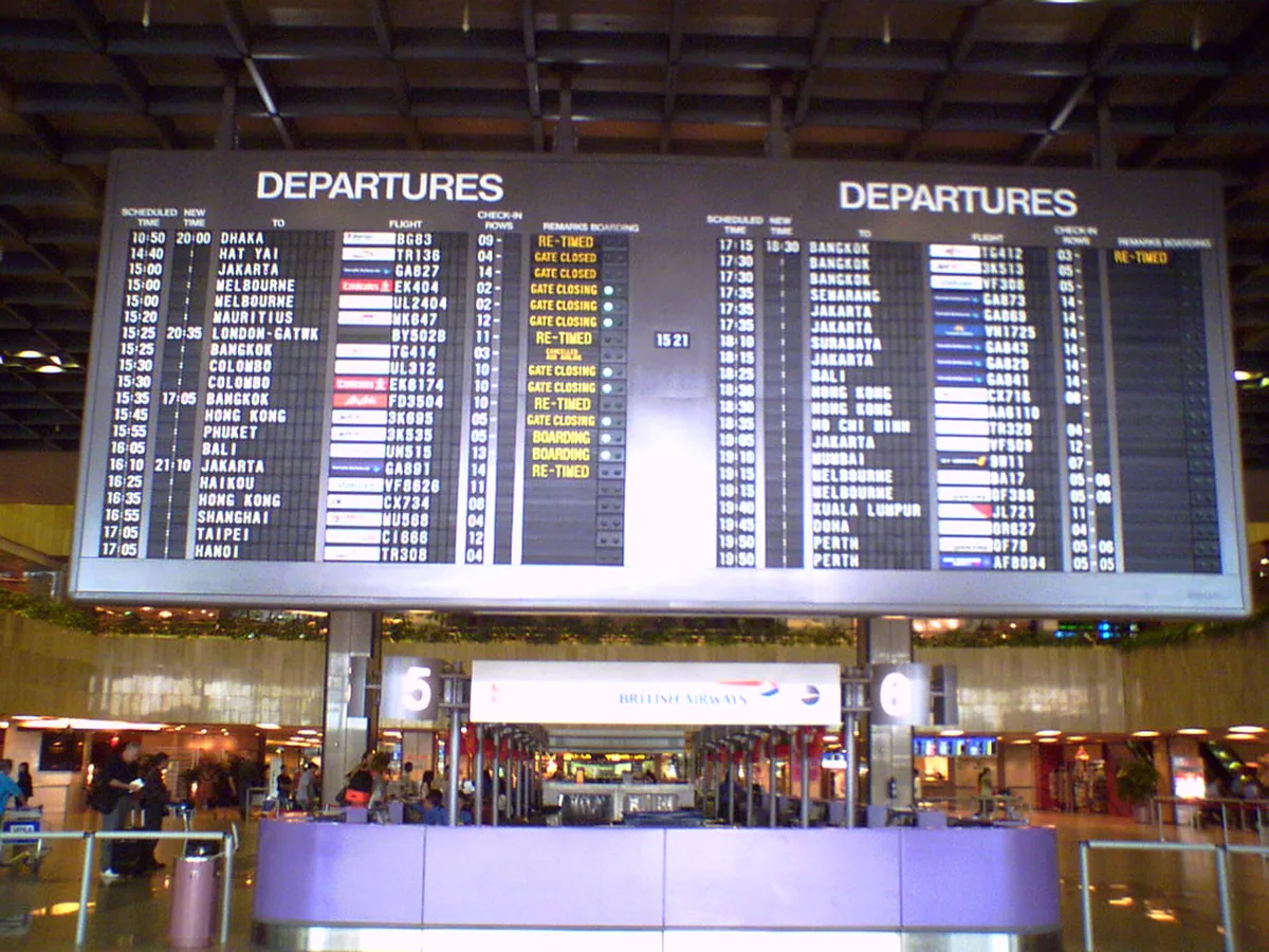 공항 출발 안내 전광판